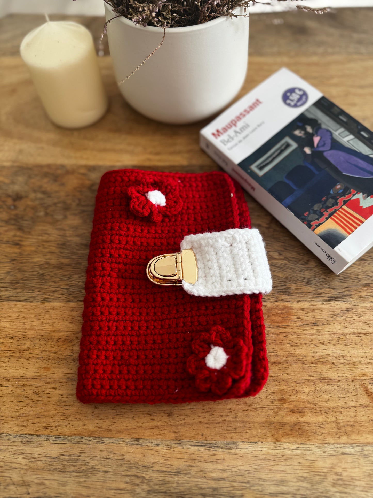Protège-livre au crochet – Collection Écrin