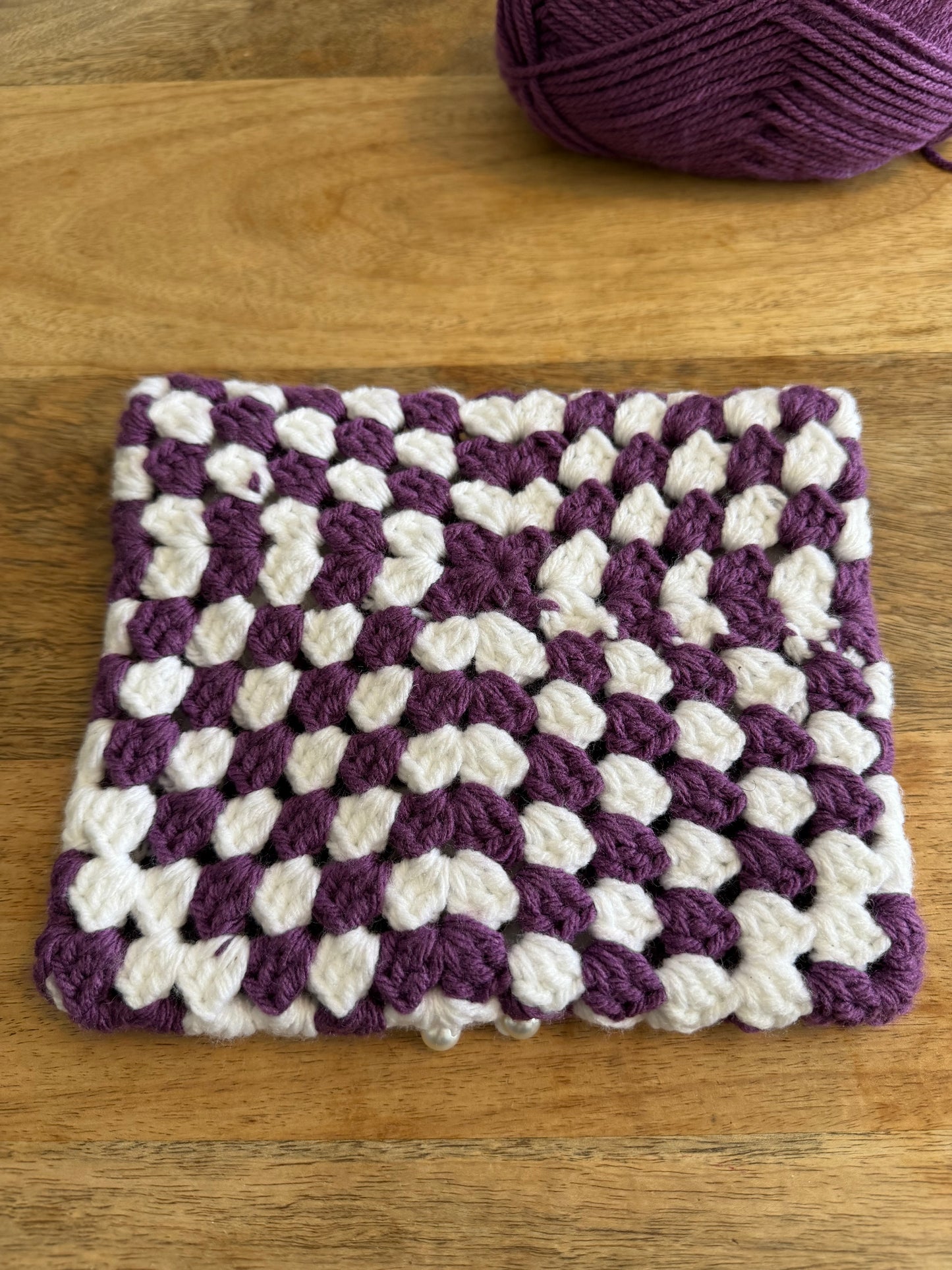 Pochette crochet  granny square – Collection Carré de grâce