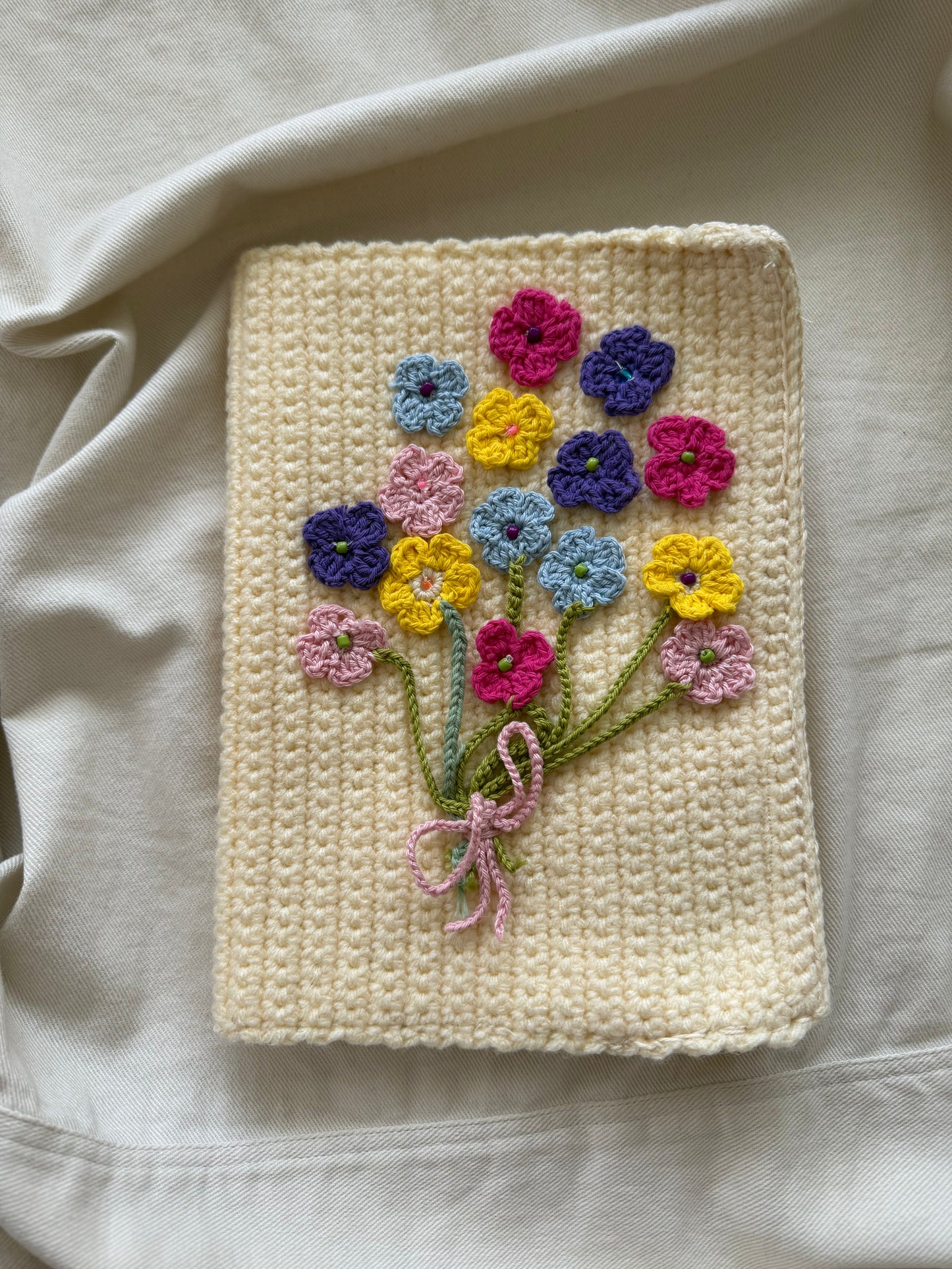 Protège-livre au crochet – Collection Bouquet d'Émotions
