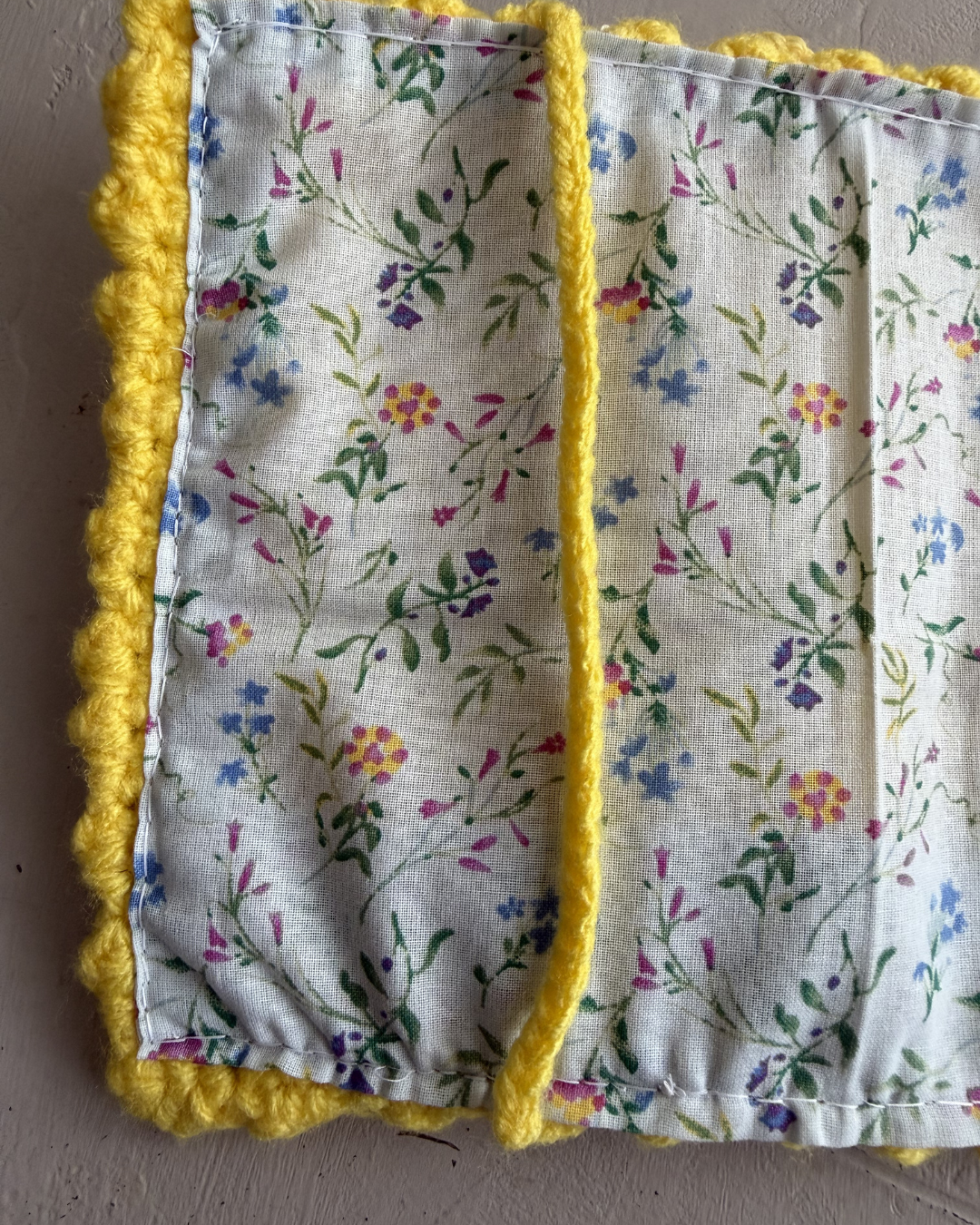 Protège-livre au crochet – Bouquet soleil fleuri
