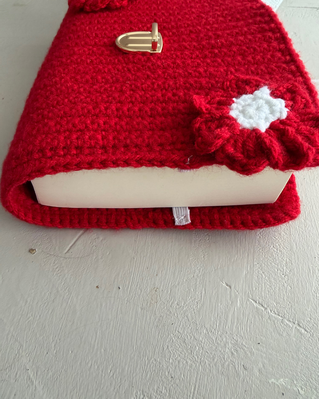 Protège-livre au crochet – Collection Écrin